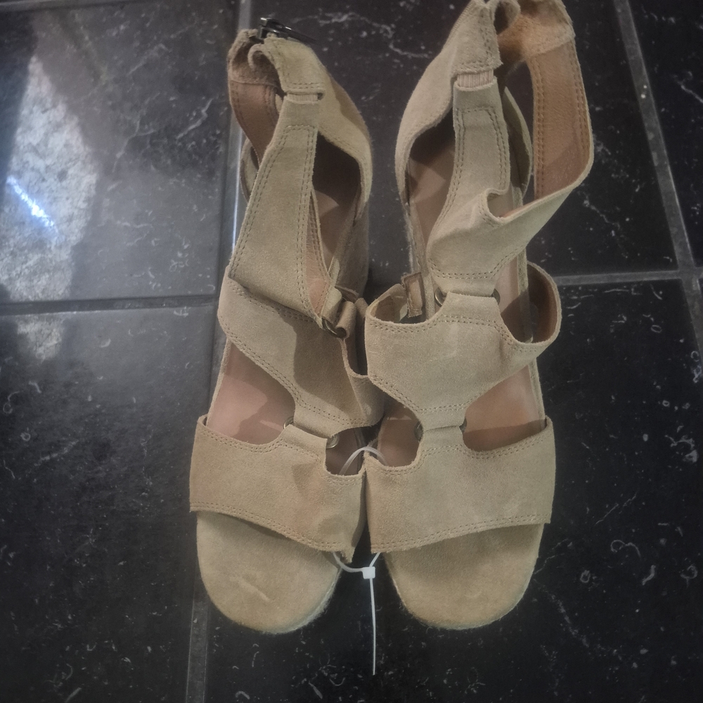 Lucky Brand Tan Suede Sandals